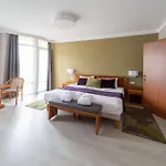 Karos Hotell 4*