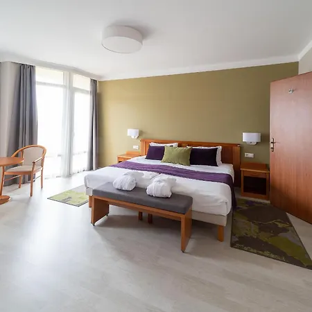 Karos Hotel 4*