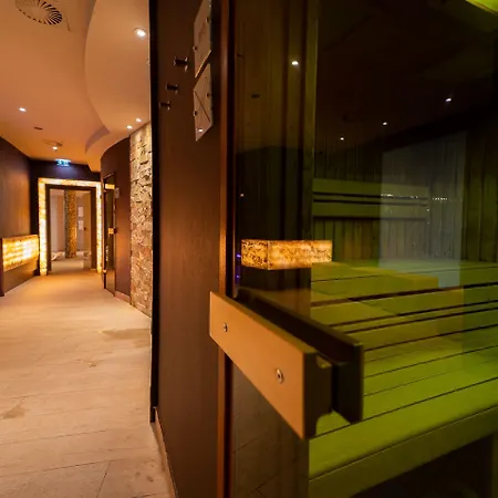 Karos Hotel 4*
