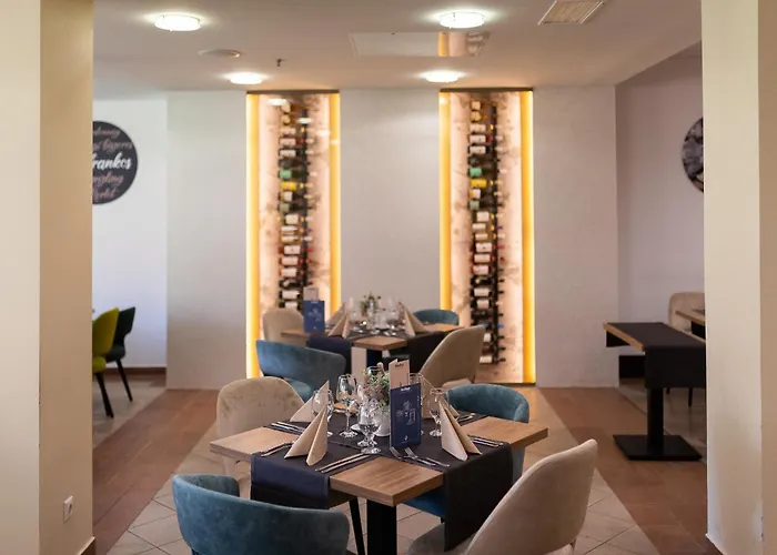 Karos Hotell